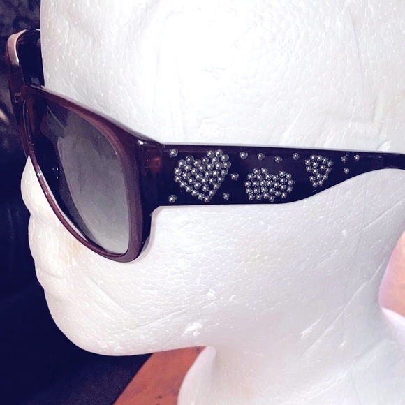 BURBERRY SUNGLASSES WITH CASE - Picture 1 of 10